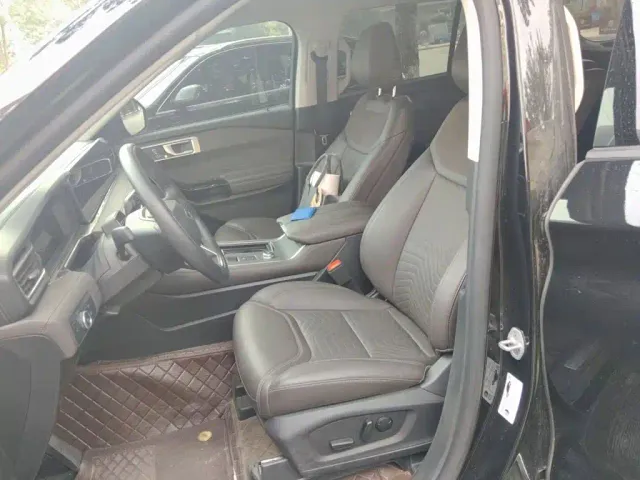 Ford Explorer — Фото автомобиля 11