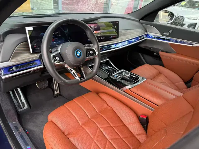 BMW i7 — Фото автомобиля 11