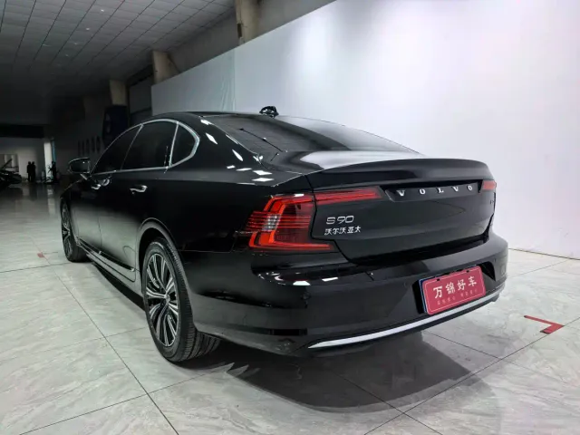 Volvo S90 — Фото автомобиля 5