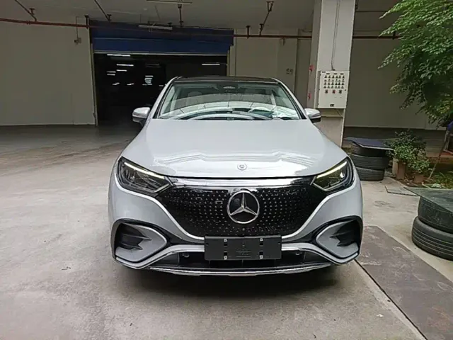 Mercedes-Benz EQE SUV — Фото автомобиля 2