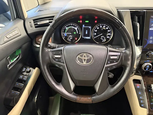 Toyota Alphard — Фото автомобиля 9