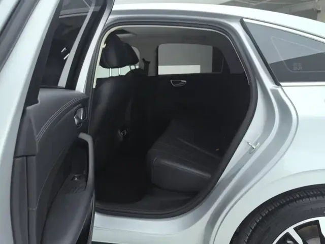 Roewe D7 — Фото автомобиля 11