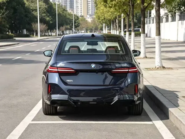 BMW i5 — Фото автомобиля 4