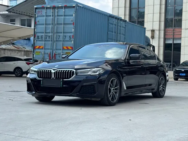 Фотография автомобиля — BMW 5 Series
