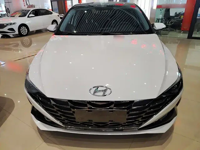 Hyundai Elantra — Фото автомобиля 2