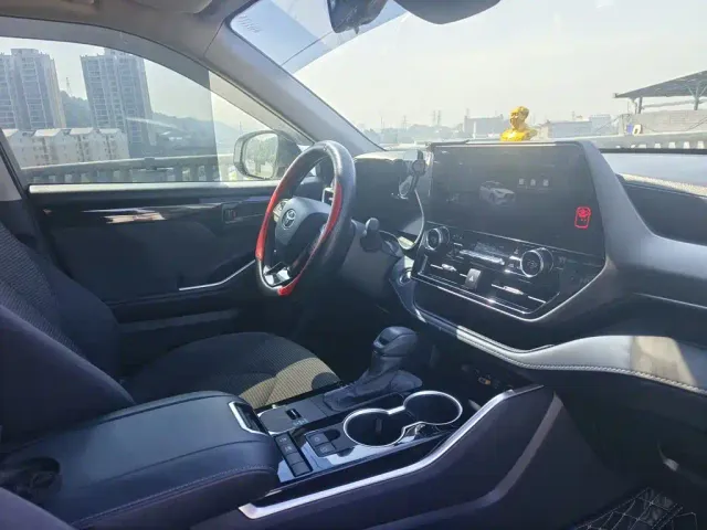 Toyota Highlander — Фото автомобиля 18