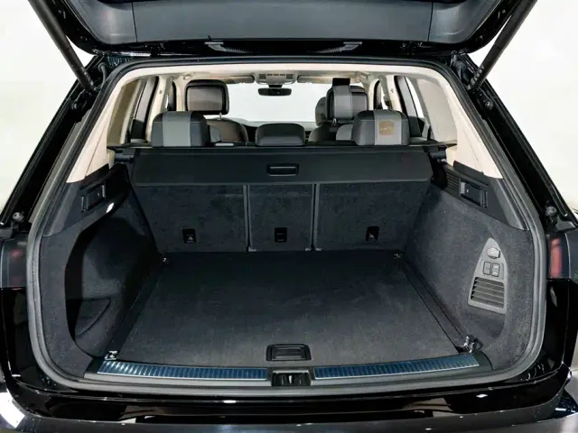 Volkswagen Touareg — Фото автомобиля 25