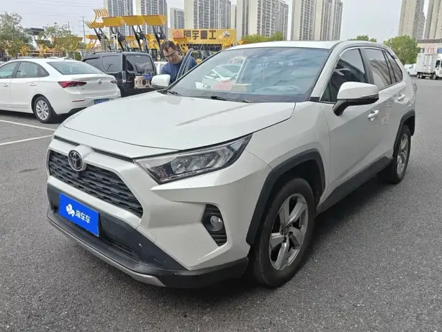 Фотография автомобиля — Toyota RAV4