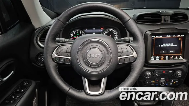 Jeep Renegade — Фото автомобиля 12