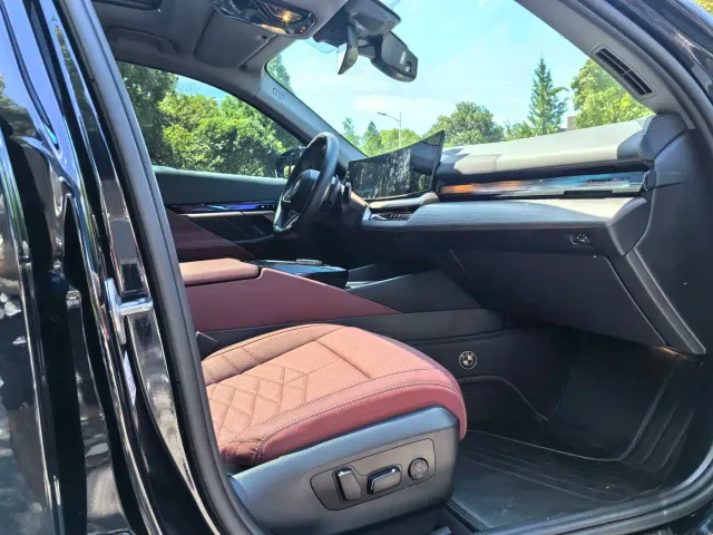 BMW 5 Series — Фото автомобиля 10