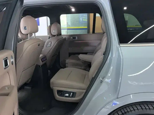 Li Auto L9 — Фото автомобиля 11