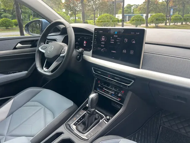 Volkswagen Lavida — Фото автомобиля 16