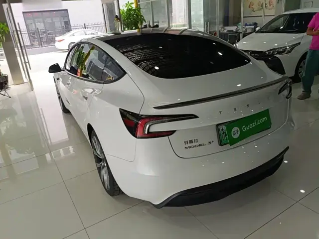 Tesla Model 3 2023 Long Range All-Wheel Drive — Фото автомобиля 4