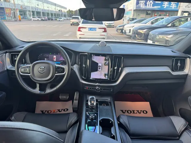 Volvo XC60 — Фото автомобиля 6