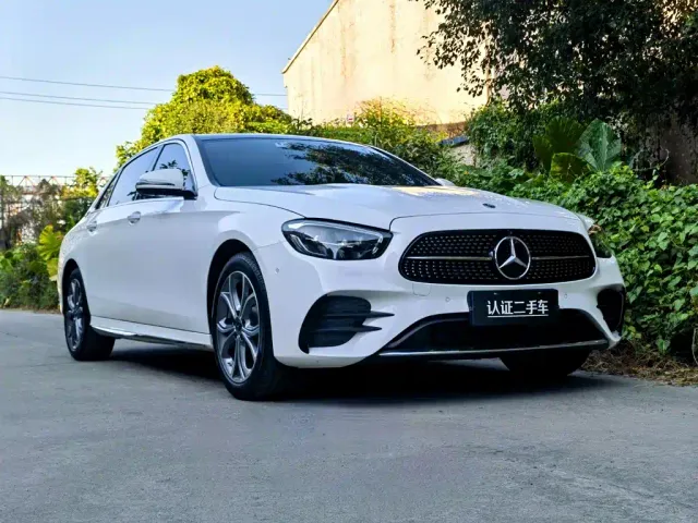 Mercedes-Benz E-Class — Фото автомобиля 3