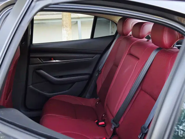 Mazda Axela — Фото автомобиля 11
