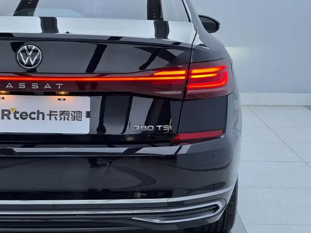 Volkswagen Passat — Фото автомобиля 9