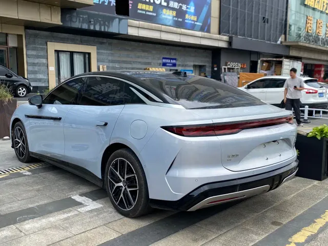 BYD Han L — Фото автомобиля 13