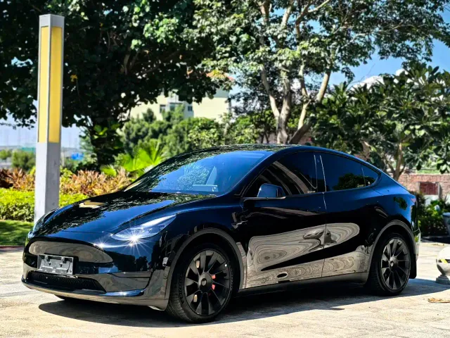 Фотография автомобиля — Tesla Model Y
