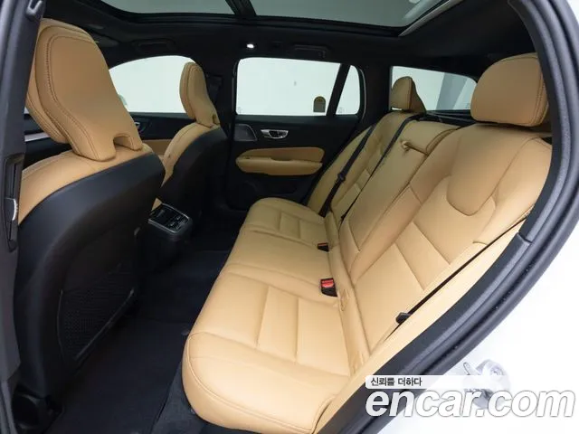 Вольво V60 — Фото автомобиля 12
