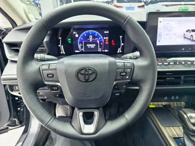 Toyota Camry — Фото автомобиля 9