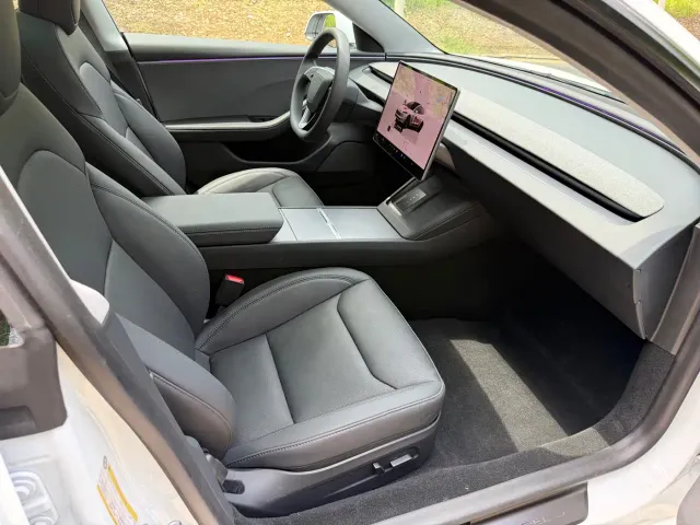 Tesla Model 3 — Фото автомобиля 8