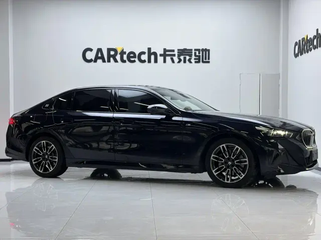 BMW 5 Series — Фото автомобиля 3