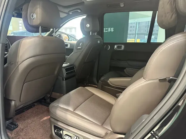 Li Auto L9 — Фото автомобиля 7