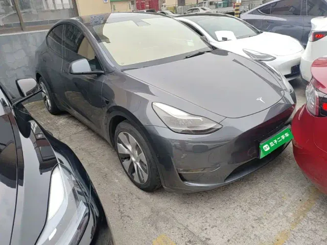 Tesla Model Y — Фото автомобиля 3