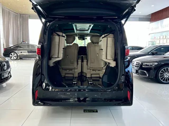 Toyota Alphard — Фото автомобиля 28