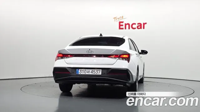 Hyundai Avante CN7 — Фото автомобиля 3