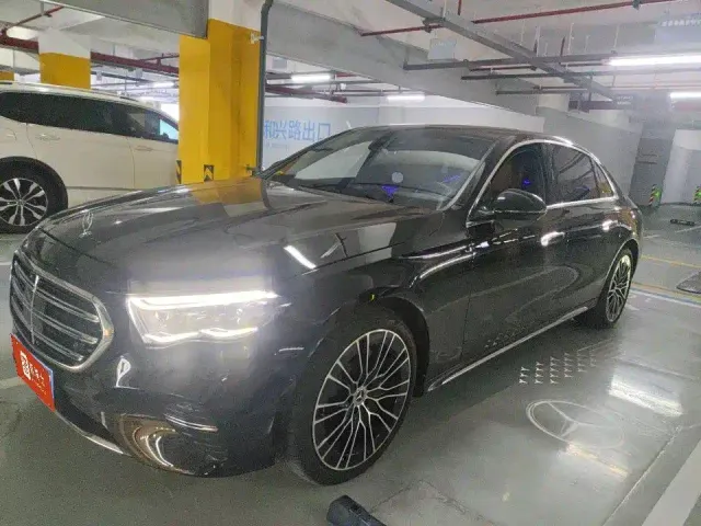 Фотография автомобиля — Mercedes-Benz E-Class