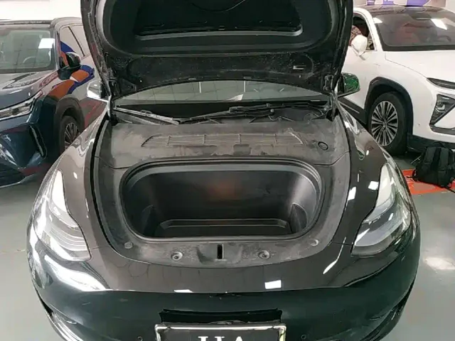 Tesla Model Y — Фото автомобиля 19