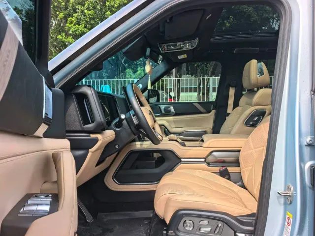 BYD FangChengBao Leopard 8 — Фото автомобиля 16