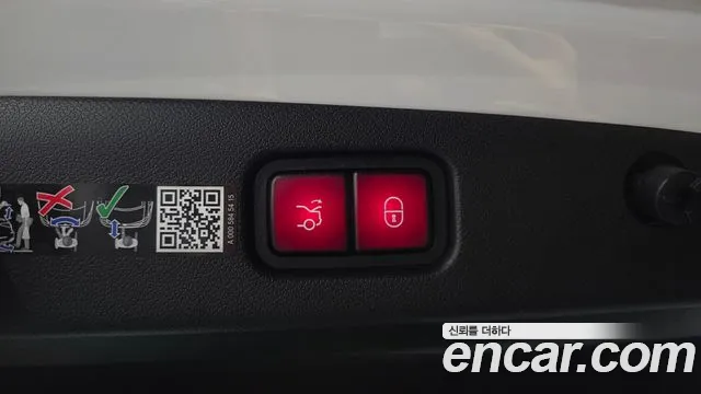 Mercedes-Benz E-Class — Фото автомобиля 24