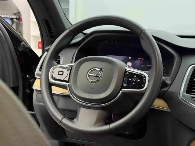 Volvo XC90 — Фото автомобиля 13