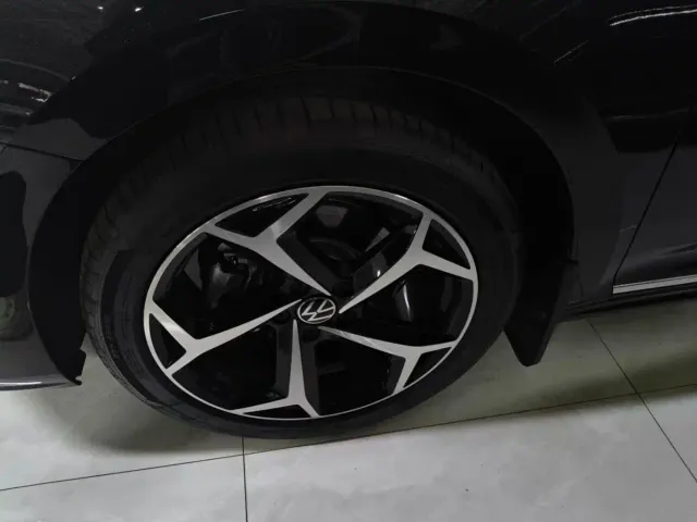 Volkswagen Passat — Фото автомобиля 12