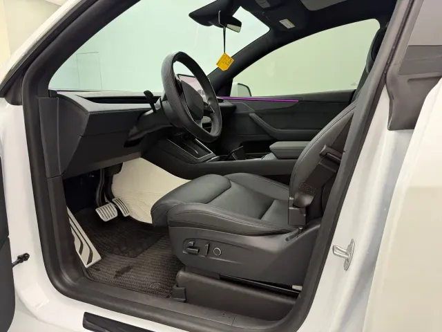 Tesla Model Y L — Фото автомобиля 8