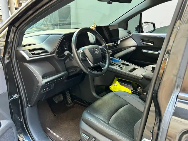 Toyota Sienna — Фото автомобиля 5