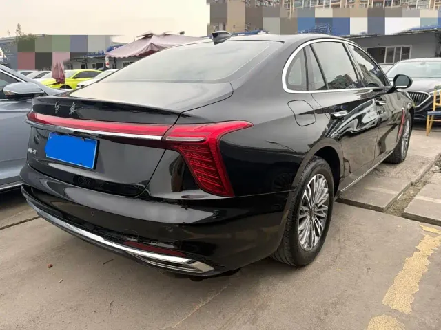 Hongqi H5 — Фото автомобиля 9