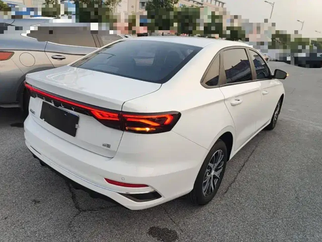 Geely Emgrand — Фото автомобиля 6
