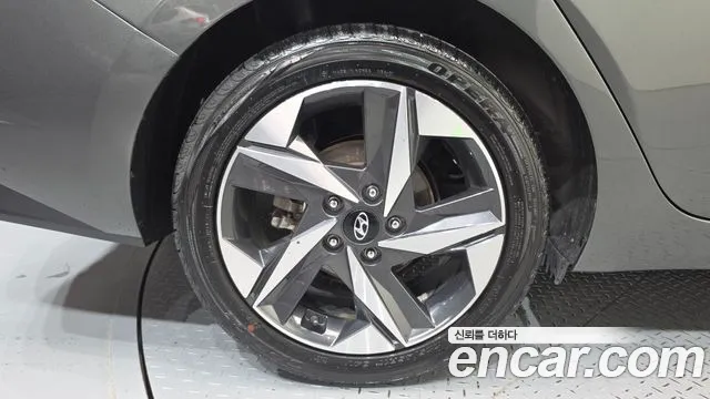 Hyundai Avante CN7 — Фото автомобиля 5