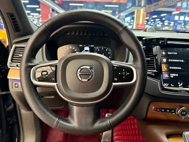 Volvo XC90 — Фото автомобиля 7