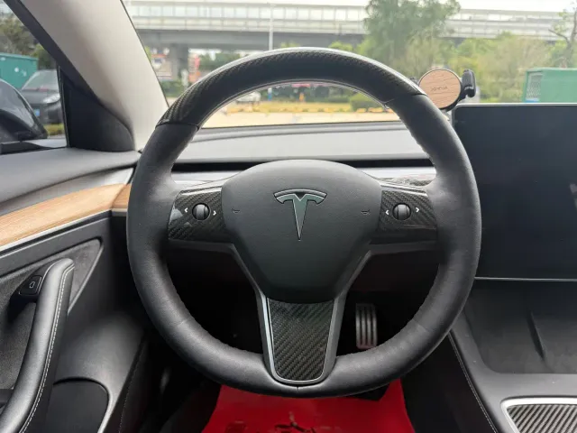 Tesla Model 3 — Фото автомобиля 7