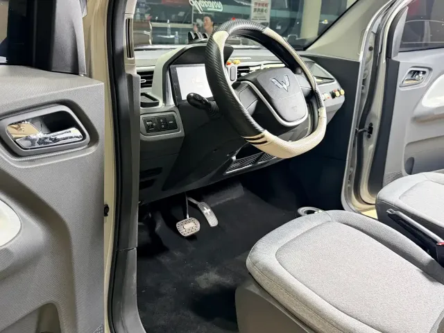 Wuling Hongguang Mini EV — Фото автомобиля 11