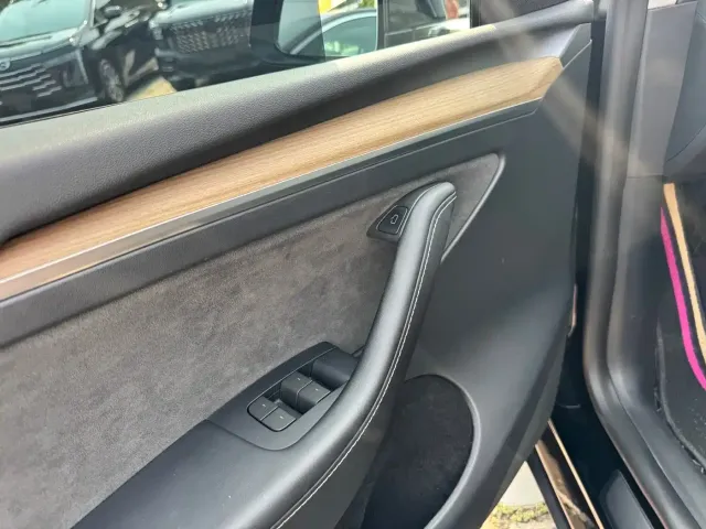 Tesla Model Y — Фото автомобиля 4
