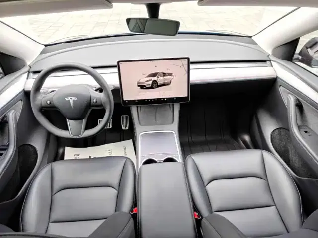 Tesla Model Y — Фото автомобиля 5