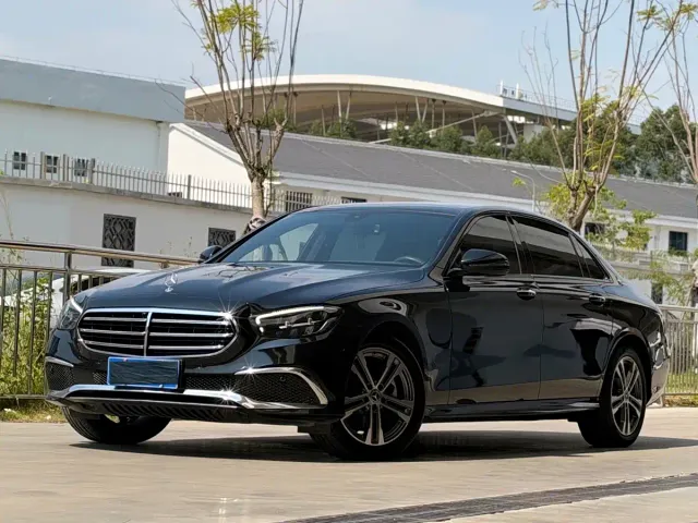 Фотография автомобиля — Mercedes-Benz E-Class