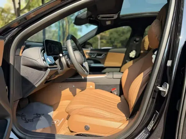 Mercedes-Benz E-Class — Фото автомобиля 4