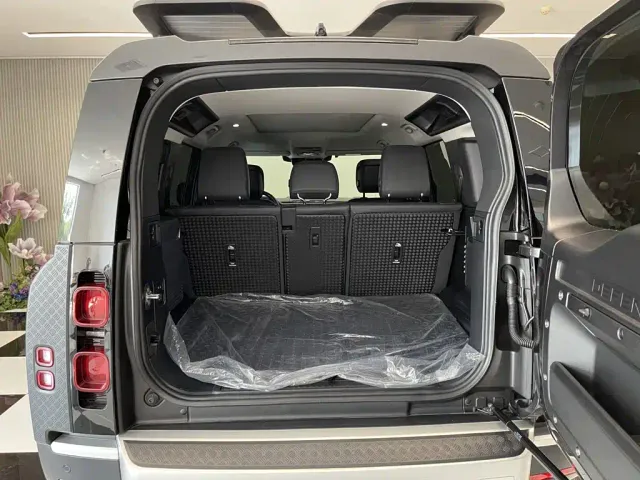 Land Rover Defender — Фото автомобиля 28